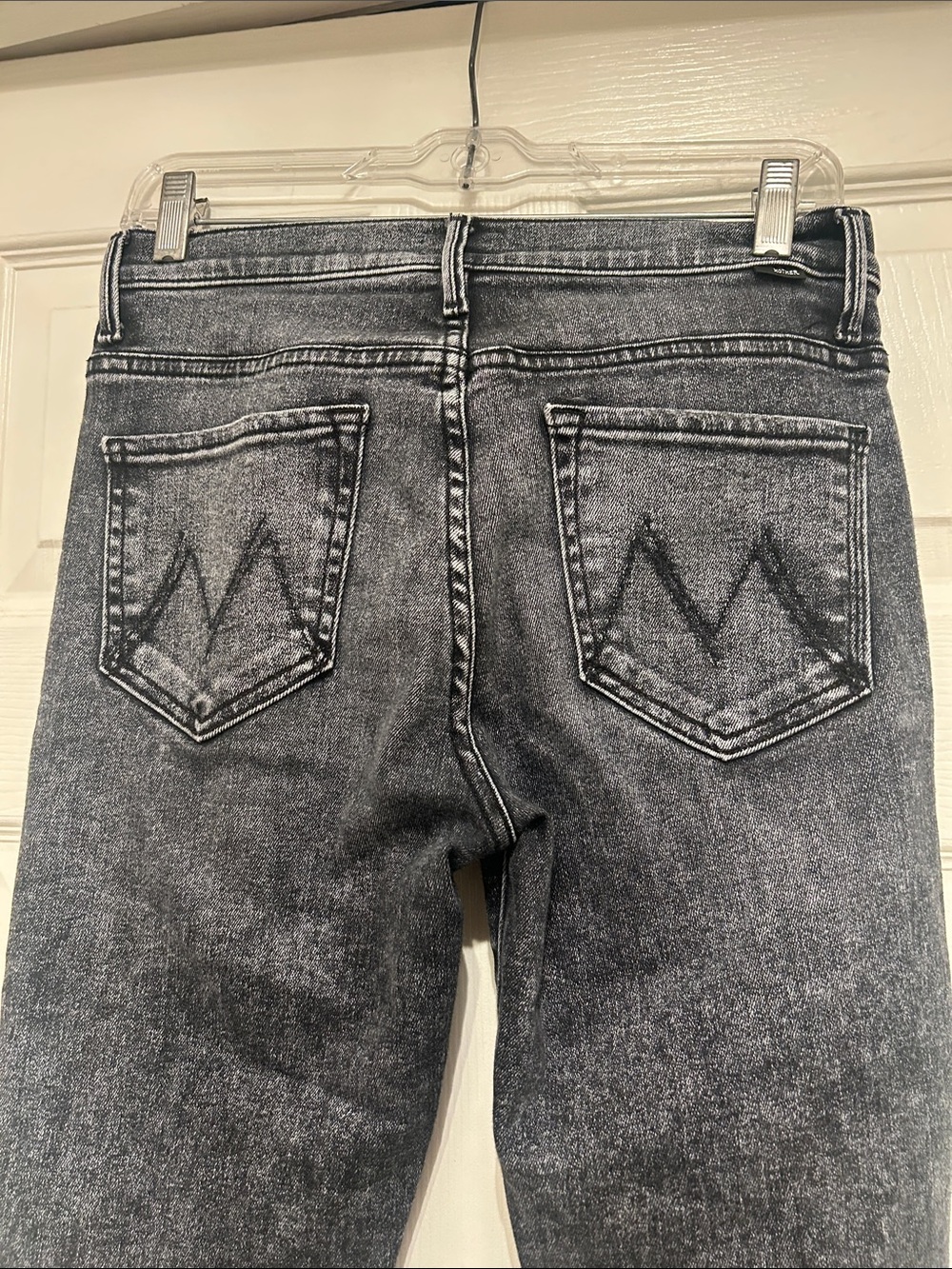 MOTHER Washed Black Cropped Raw-Hem Jeans - Picture 4 of 6